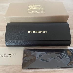 VINTAGE Burberry case + set